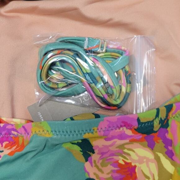 NWT J.Crew Crisscross Cutout Bandeau One Piece Swimsuit Rose Garden Bloomcore 22 - Picture 3 of 8